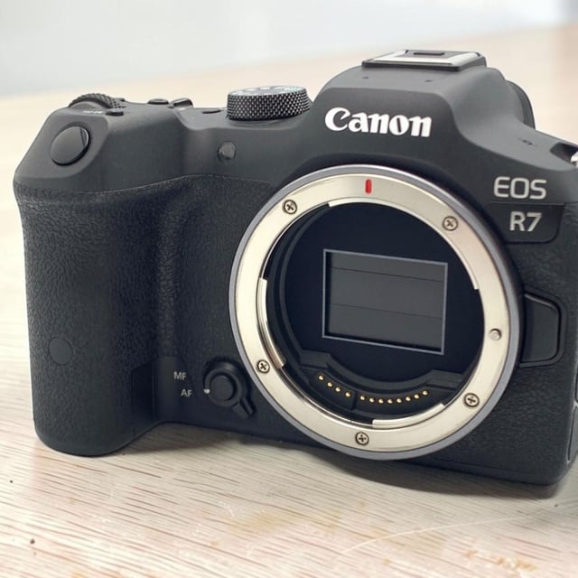 EOS R7 ボディ