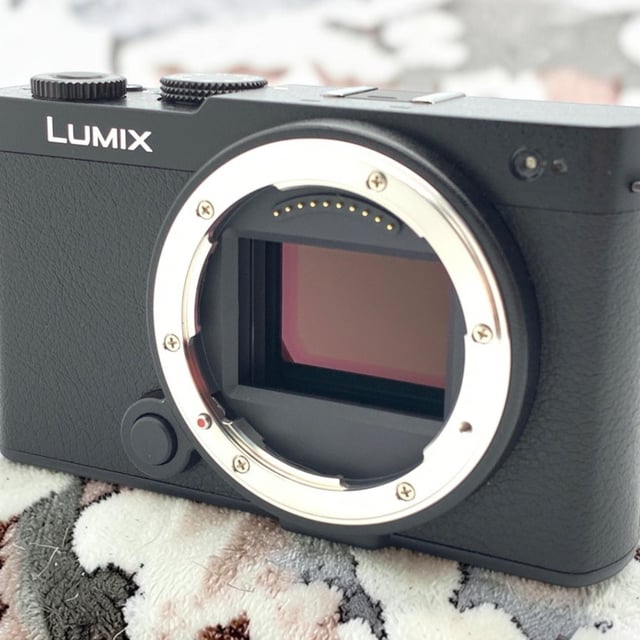 LUMIX S9(DC-S9) ボディ "ジェットブラック"