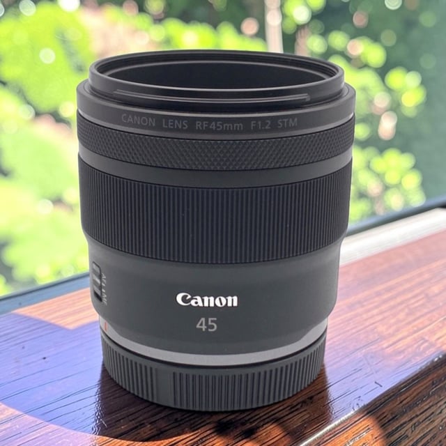 RF45mm F1.2 STM