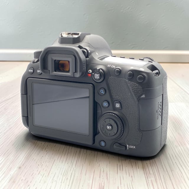 EOS 6D Mark II ボディ