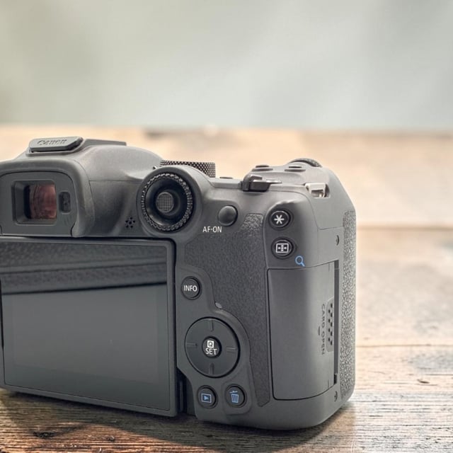 EOS R7 ボディ