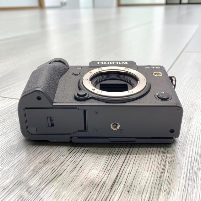 X-T5 ボディ 日英2言語設定モデル "ブラック"