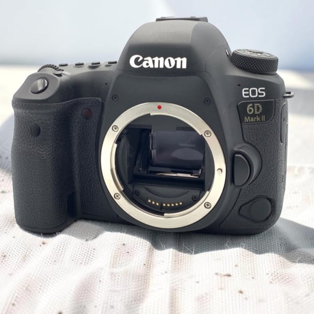 EOS 6D Mark II ボディ