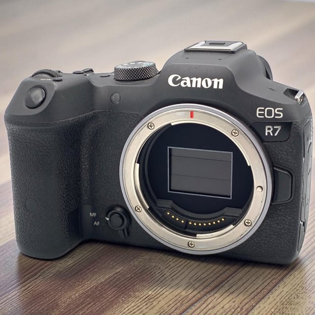EOS R7 ボディ