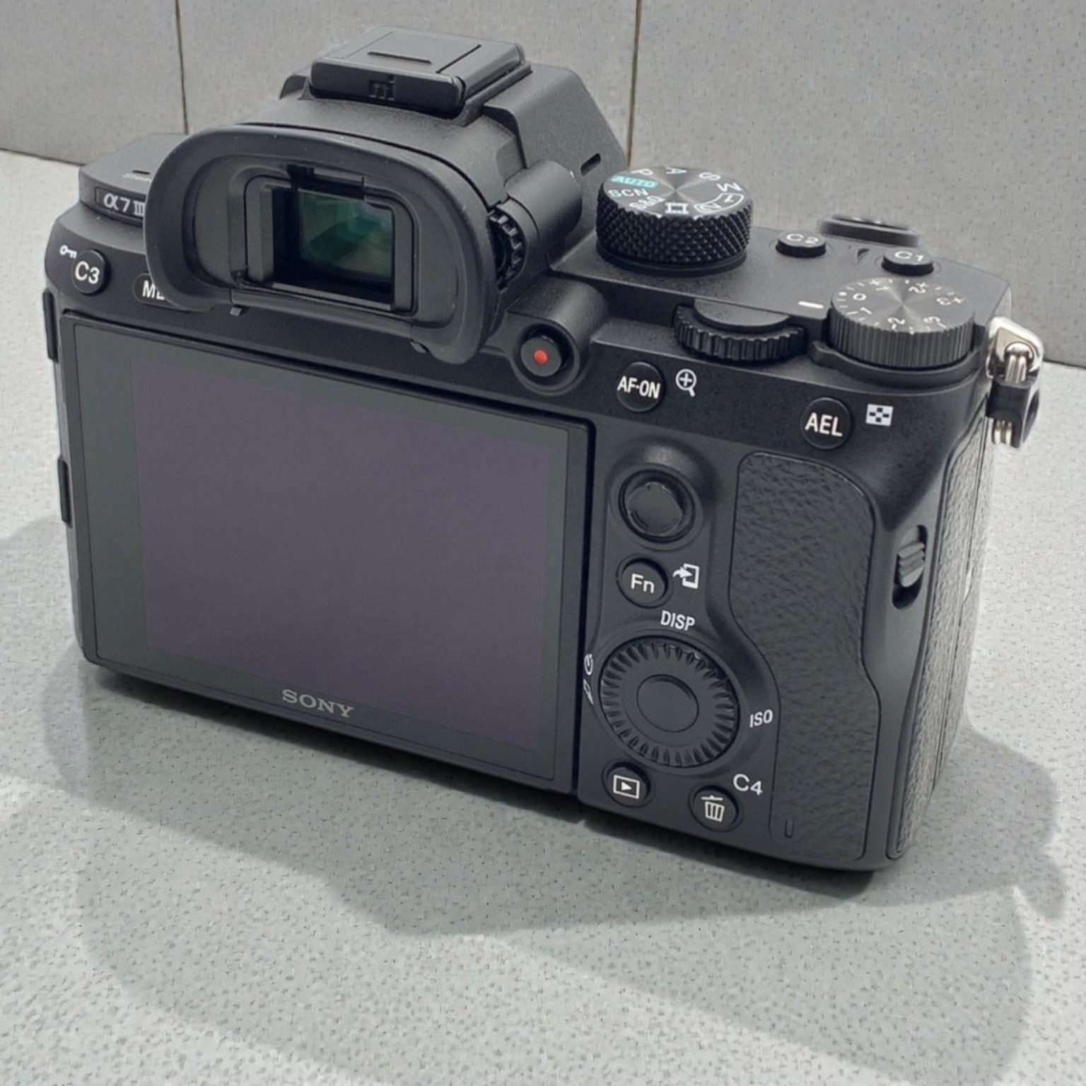 SONY α7 III ILCE-7M3 ボディの中古 (美品)・¥140,780 | みんなのカメラ