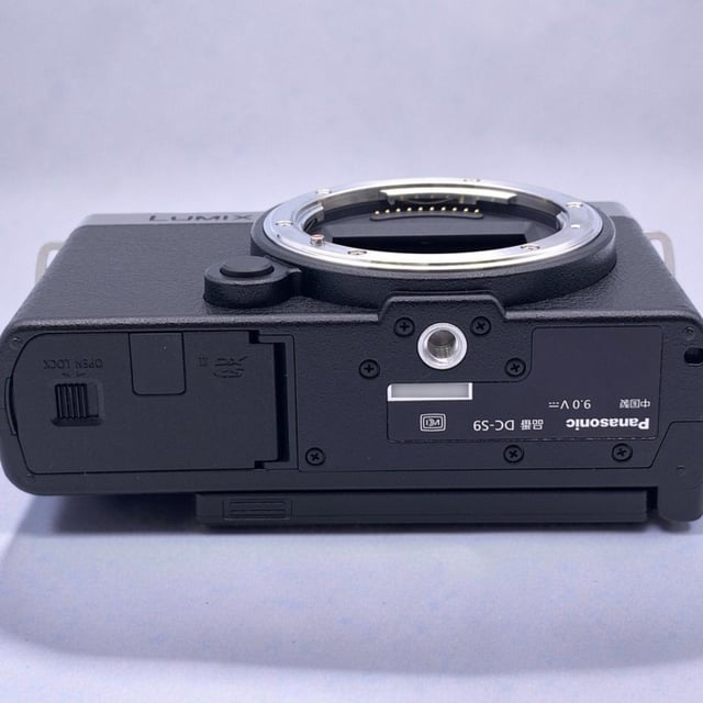 LUMIX S9(DC-S9) ボディ "ダークシルバー"