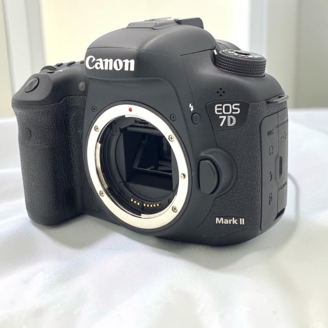 EOS 7D Mark II ボディ