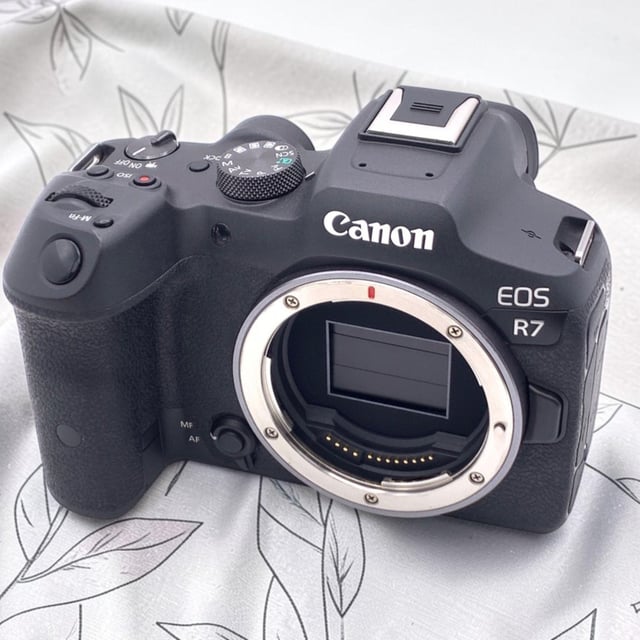 EOS R7 ボディ