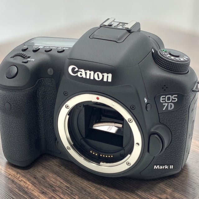 EOS 7D Mark II ボディ