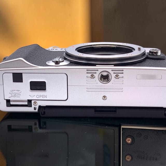 OLYMPUS PEN E-P7 ボディ "シルバー"