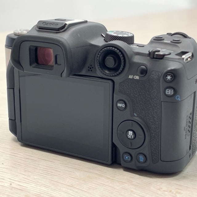 EOS R7 ボディ