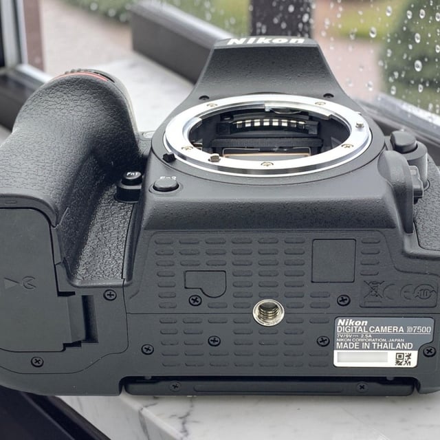 D7500 ボディ