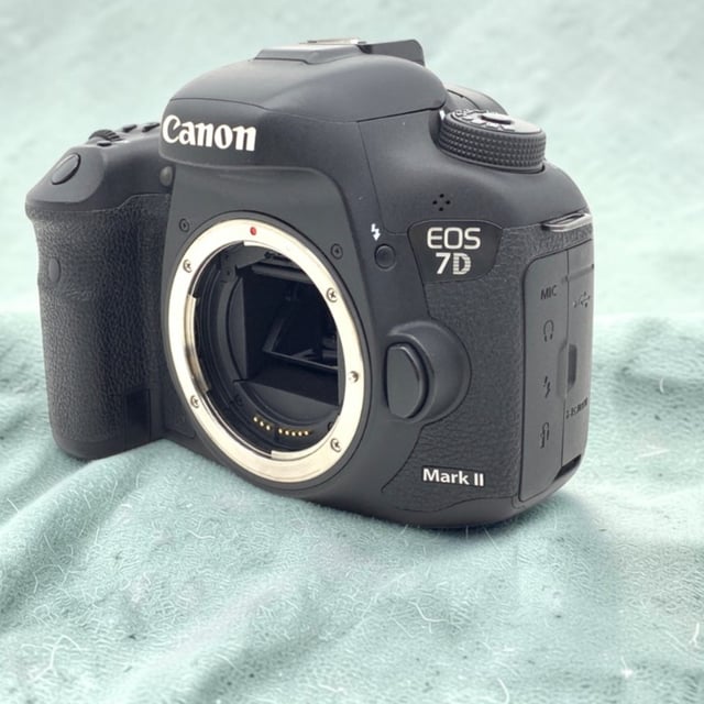 EOS 7D Mark II ボディ