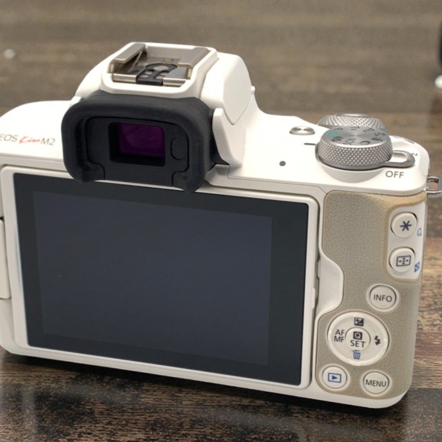 Canon EOS Kiss M2 ボディ 