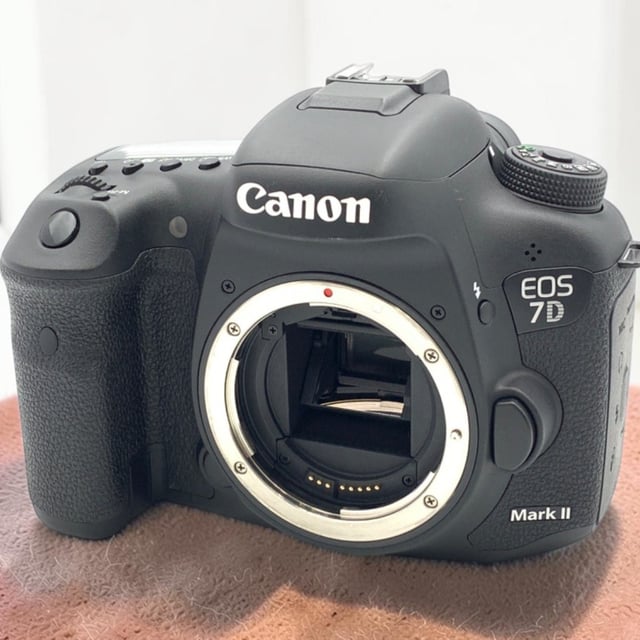 EOS 7D Mark II ボディ