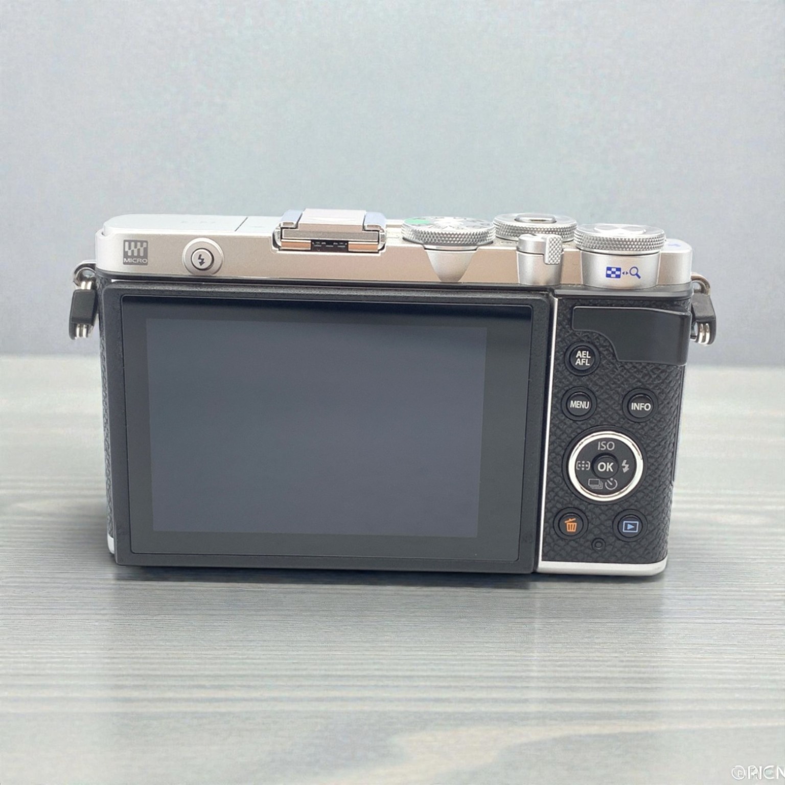 OM SYSTEM OLYMPUS PEN E-P7 ボディ 