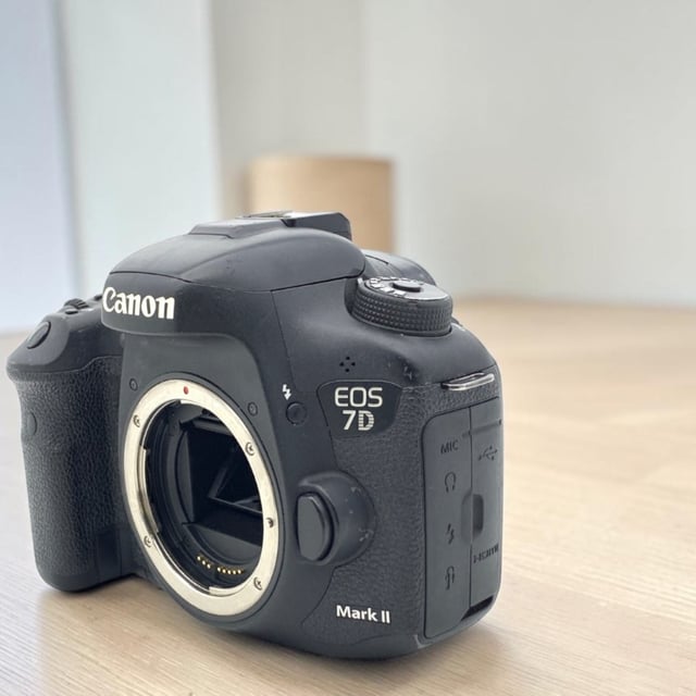EOS 7D Mark II ボディ