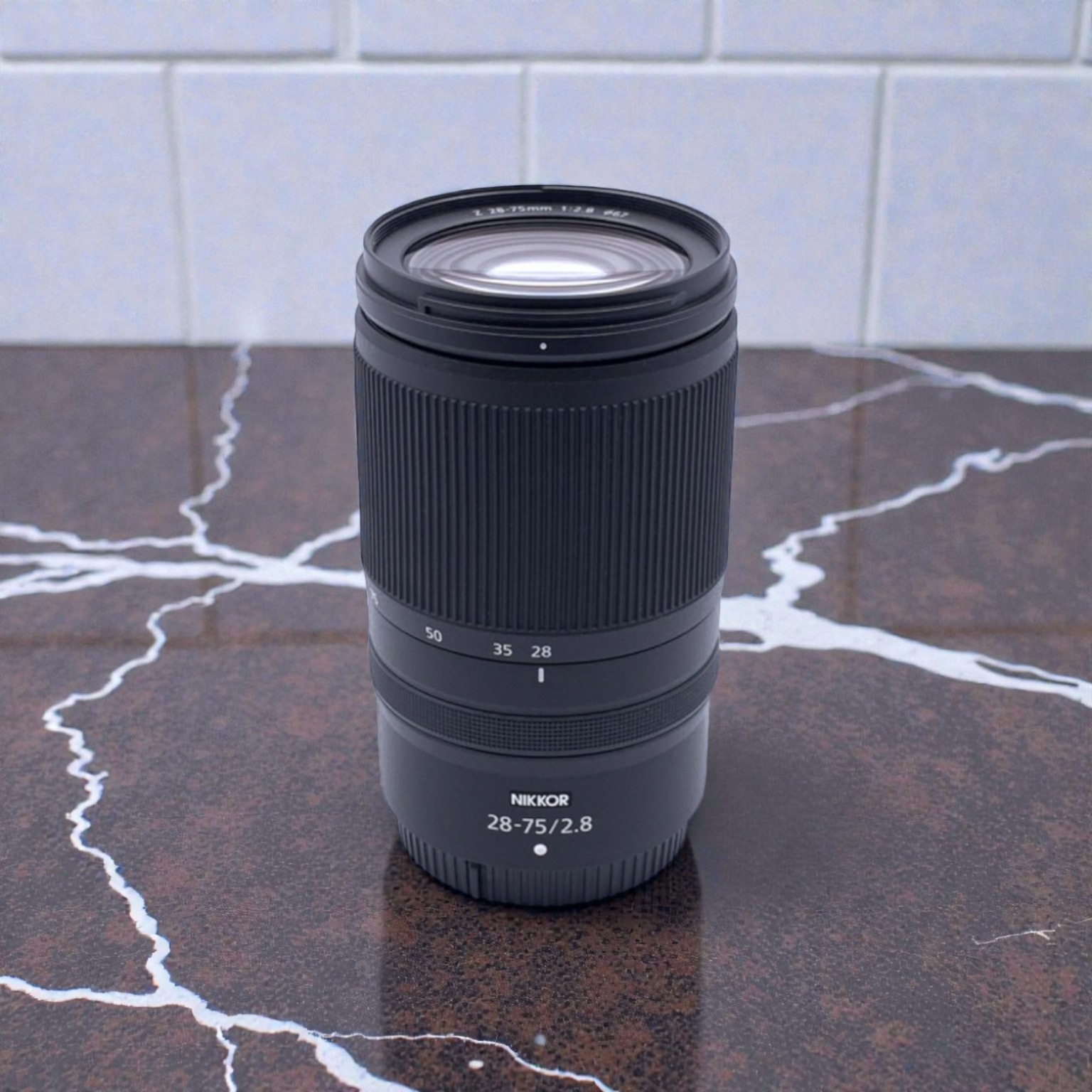 ニコン NIKKOR Z 28-75mm f/2.8の中古 (美品)・¥84,200 | みんなのカメラ