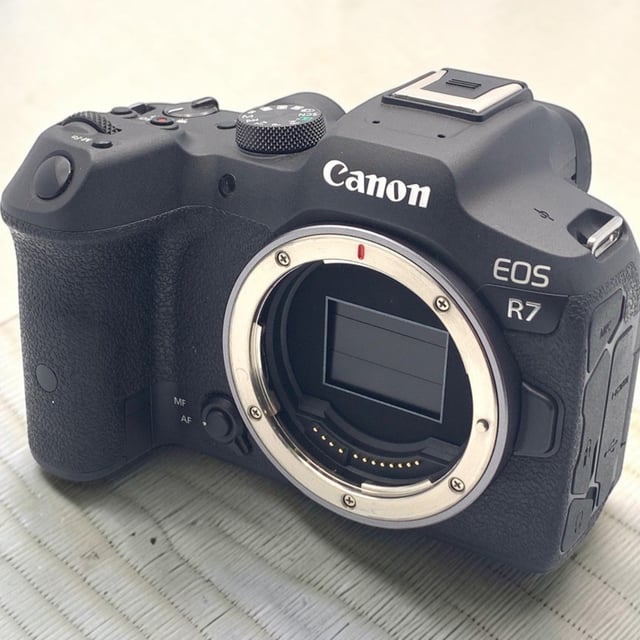 EOS R7 ボディ