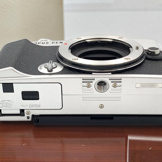OLYMPUS PEN E-P7 ボディ "シルバー"