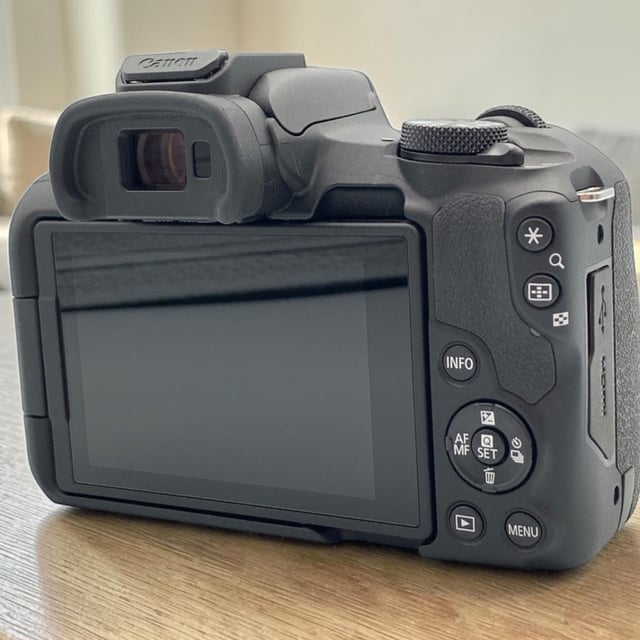 EOS R50 ボディ "ブラック"
