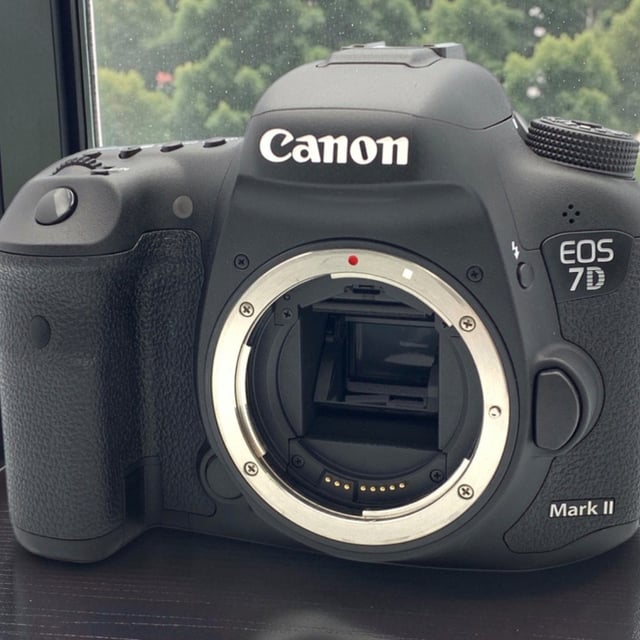 EOS 7D Mark II ボディ