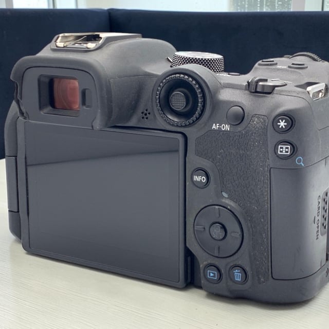 EOS R7 ボディ