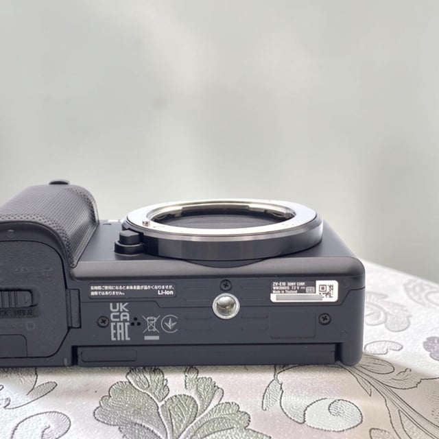 VLOGCAM ZV-E10 ボディ "ブラック"