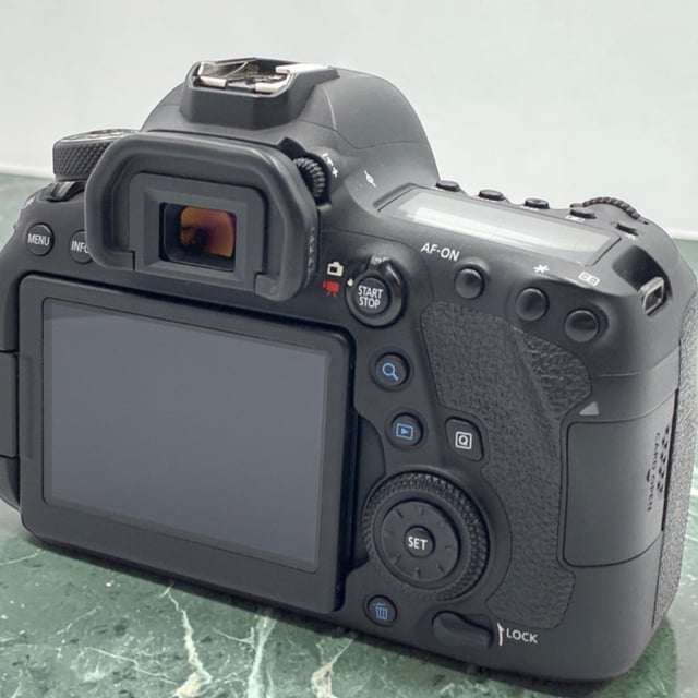 EOS 6D Mark II ボディ