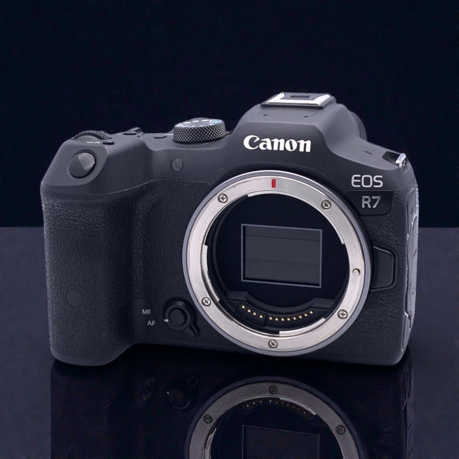 Canon EOS R7 ボディの中古 (美品)・¥125,920 | みんなのカメラ