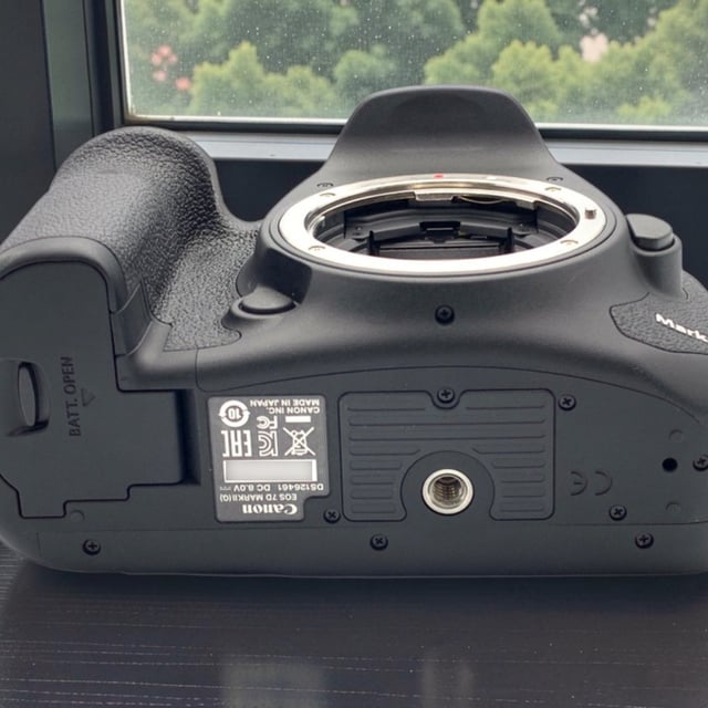 EOS 7D Mark II ボディ