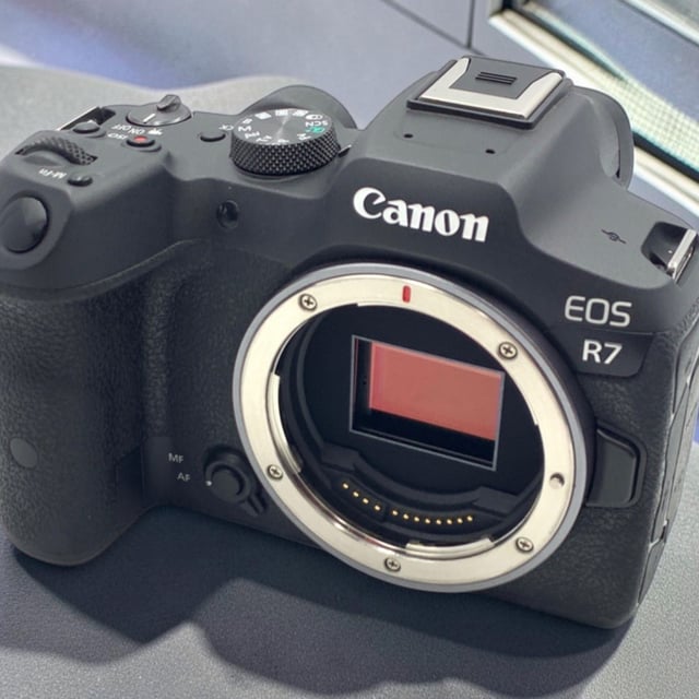 EOS R7 ボディ
