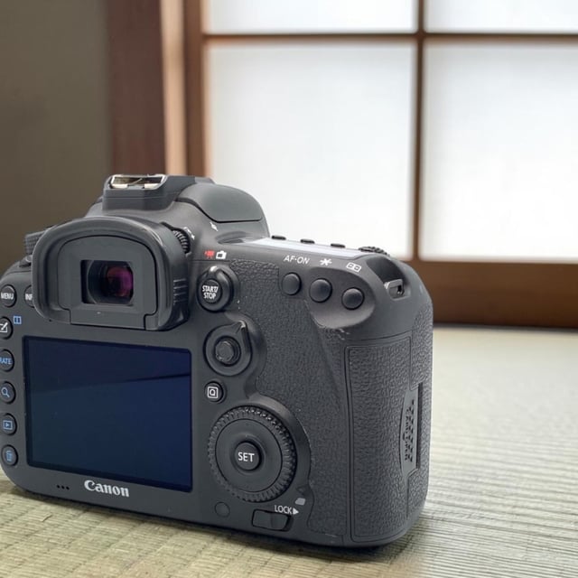 EOS 7D Mark II ボディ