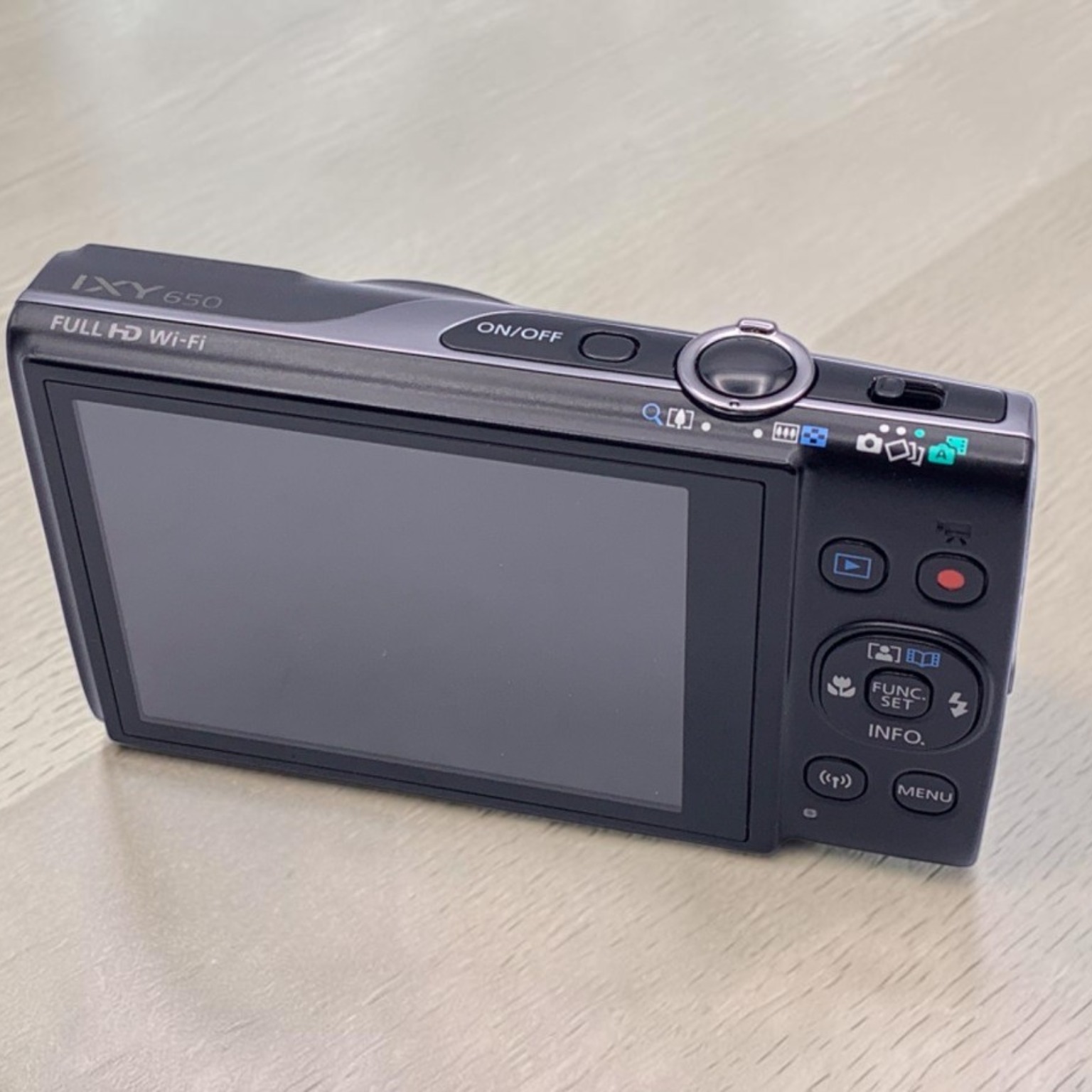Canon IXY 650 
