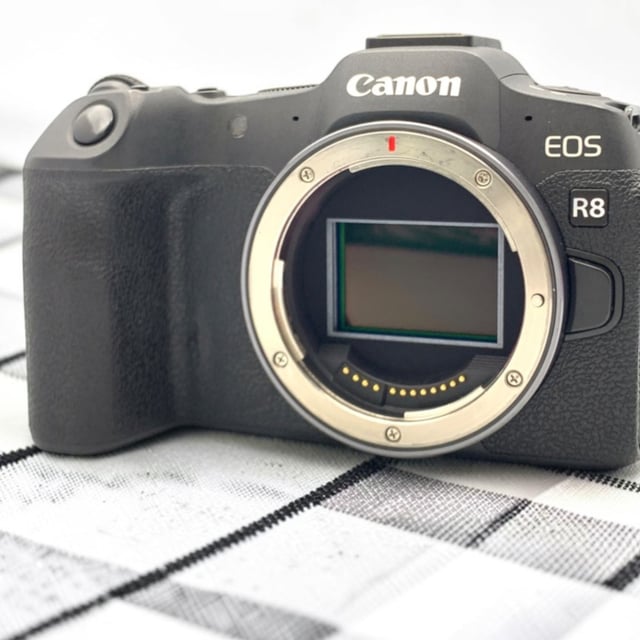 EOS R8 ボディ