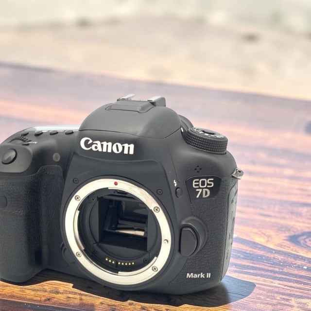 EOS 7D Mark II ボディ