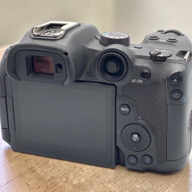 EOS R7 ボディ