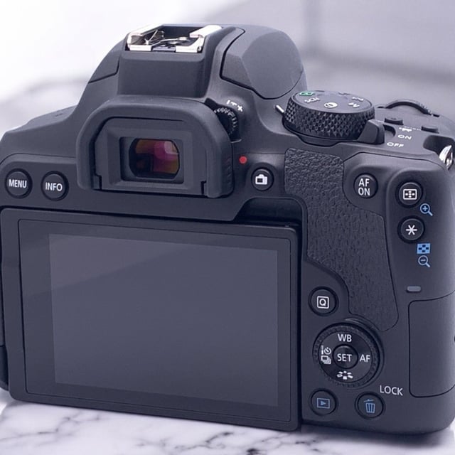 EOS Kiss X10i ボディ