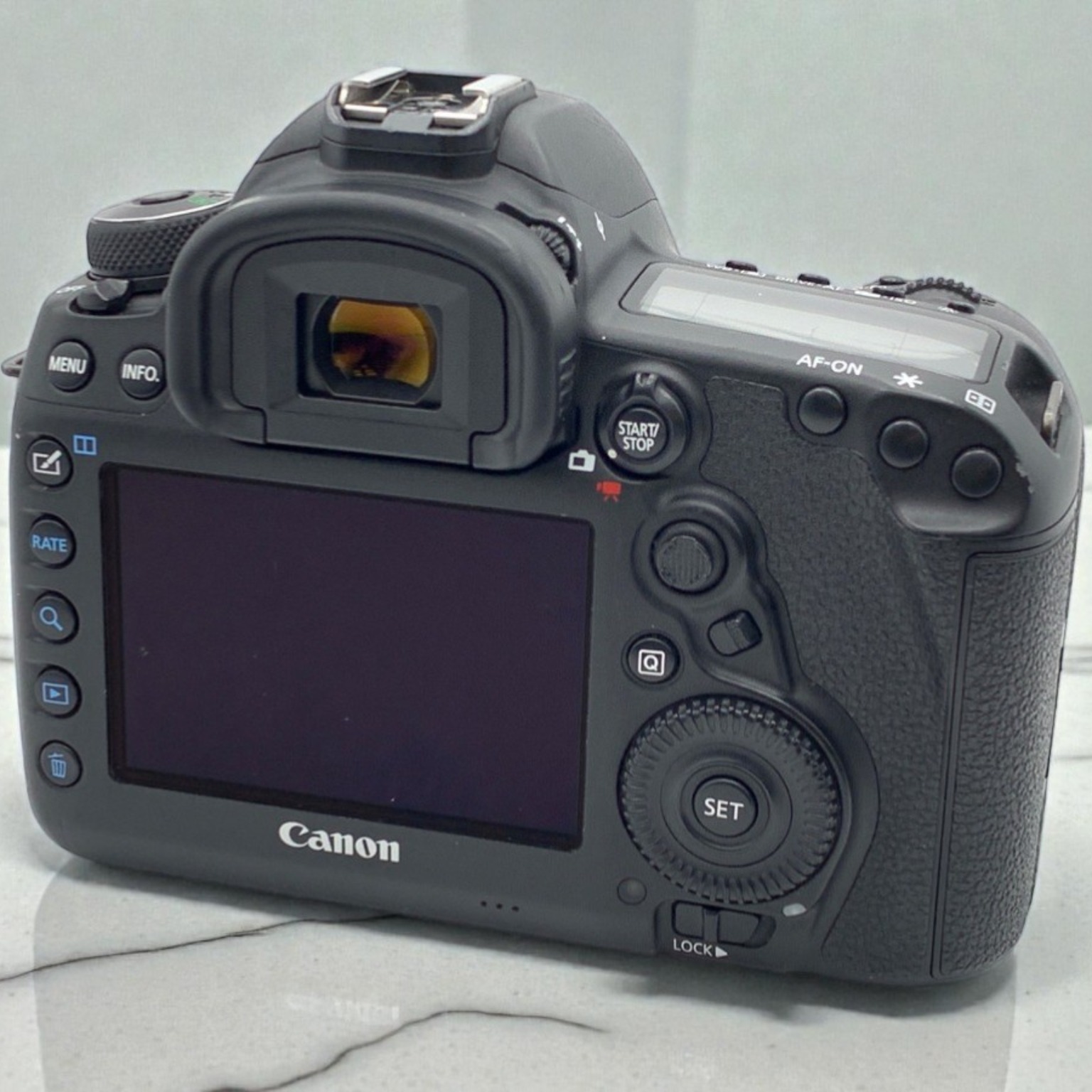 Canon EOS 5D Mark IV ボディの中古 (美品)・¥136,300 by もくも