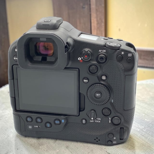 EOS R1 ボディ