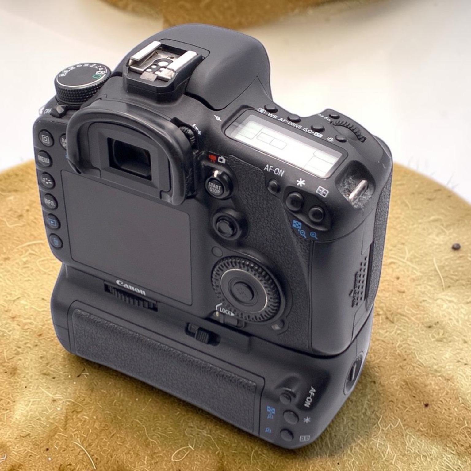 【美品】Canon EOS 7D ボディ Canon EOS 7D ボディの中古 (良品)・¥13,460 by そよわ | みんなのカメラ