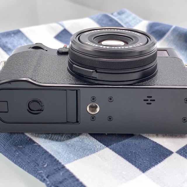 X100V "ブラック"