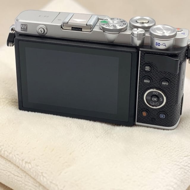 OLYMPUS PEN E-P7 ボディ "シルバー"