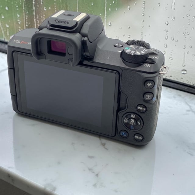 EOS Kiss M ボディ "ブラック"