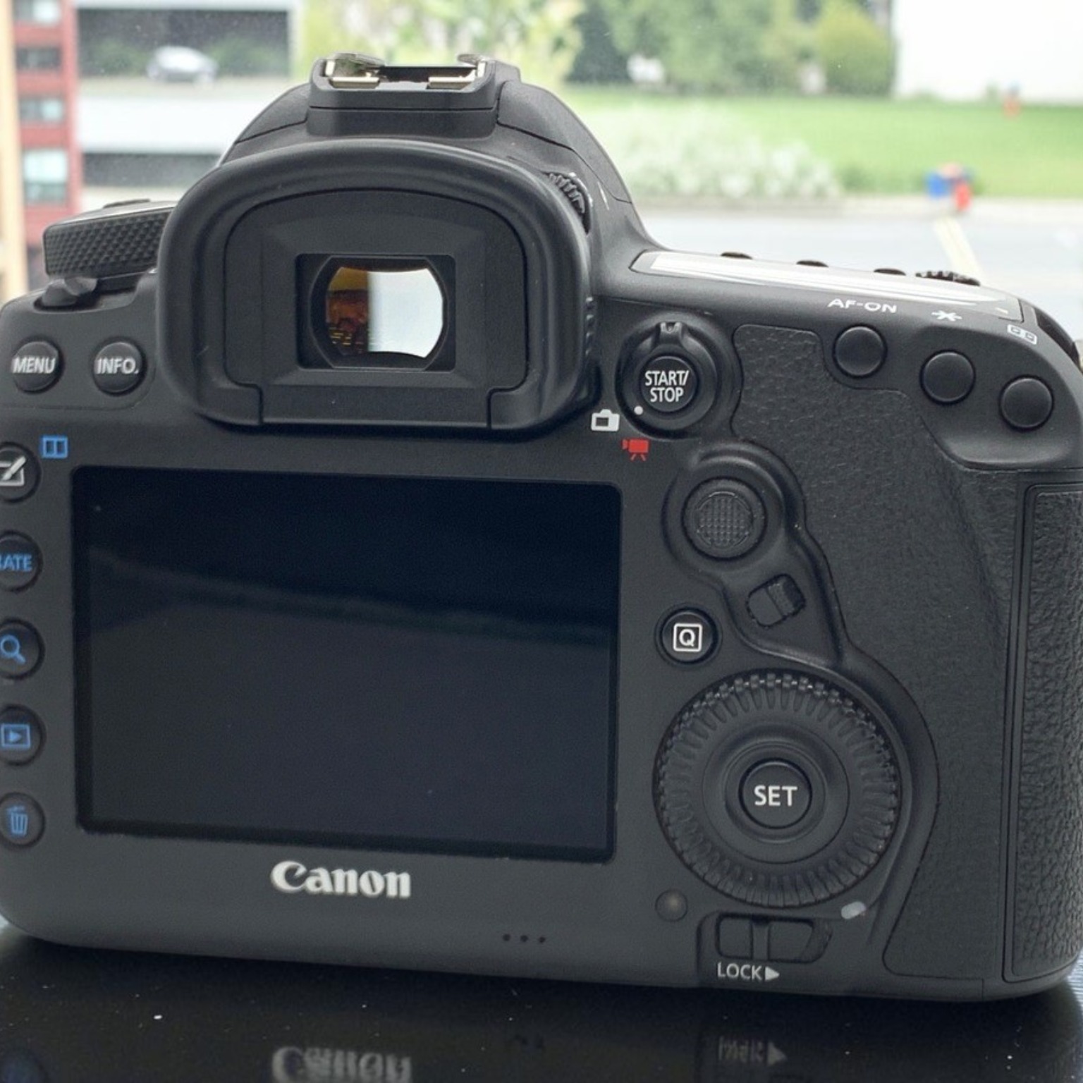 Canon EOS 80D EF-S18-135 IS USM レンズキットの新品/中古の在庫一覧
