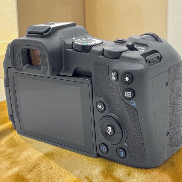 EOS R8 ボディ