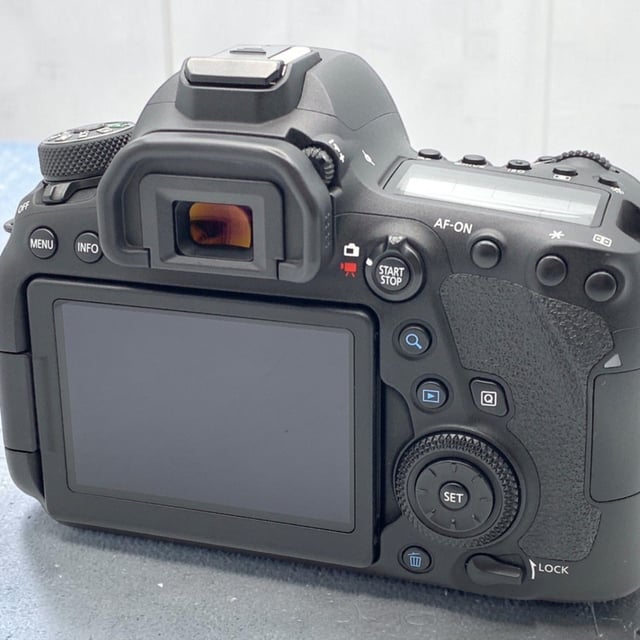 EOS 6D Mark II ボディ