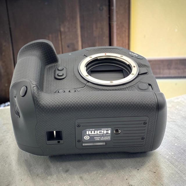 EOS R1 ボディ