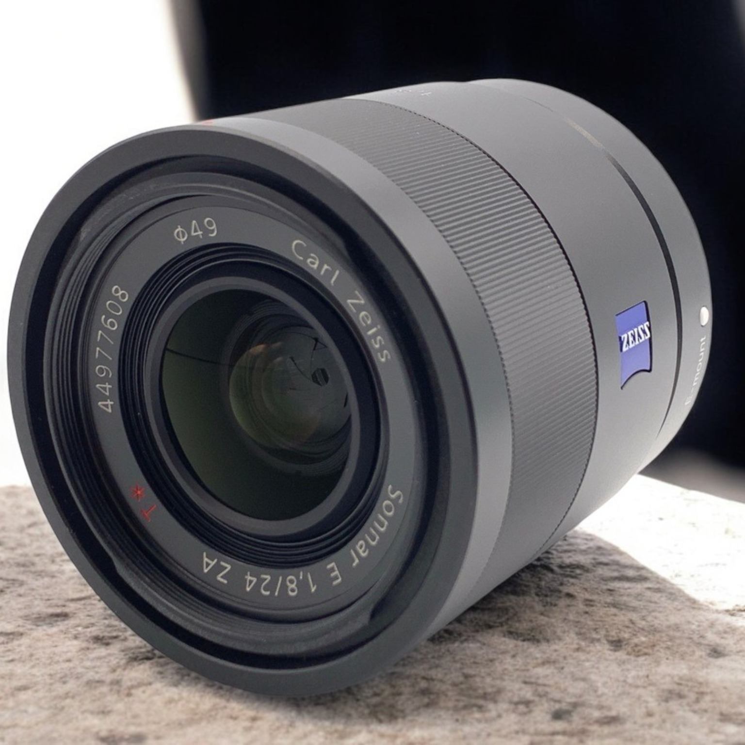 SONY Sonnar T* E 24mm F1.8 ZAの中古 (美品)・¥38,300 | みんなのカメラ