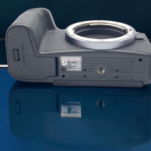 EOS R8 ボディ